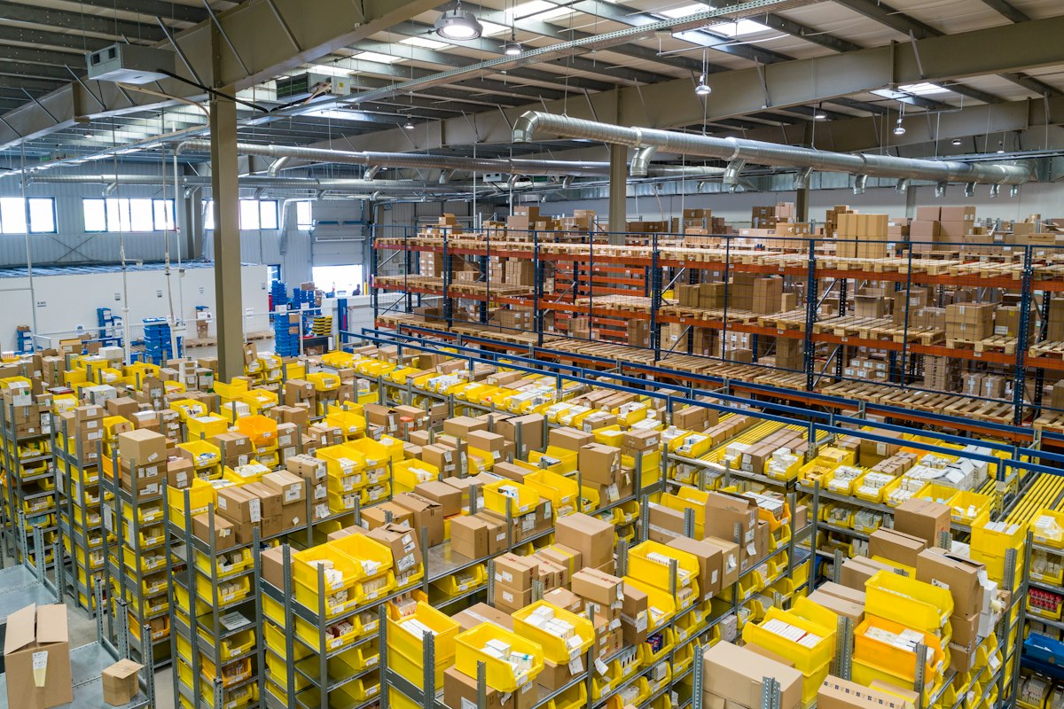 Capannone e spazio logistico per attività produttive